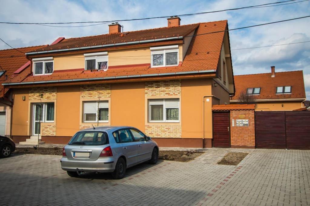 Teubel Apartman 2 Székesfehérvár Extérieur photo